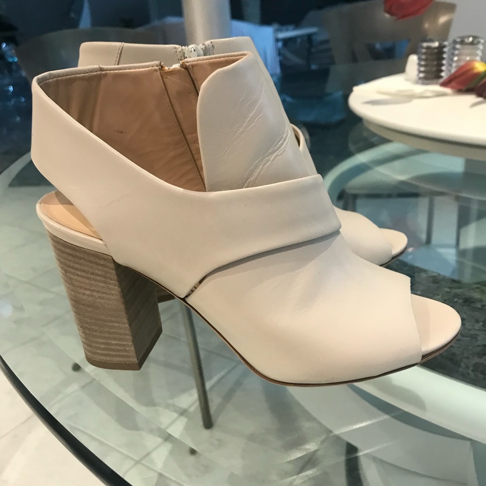 Women’s club Monaco Italian leather bootie heels size 38